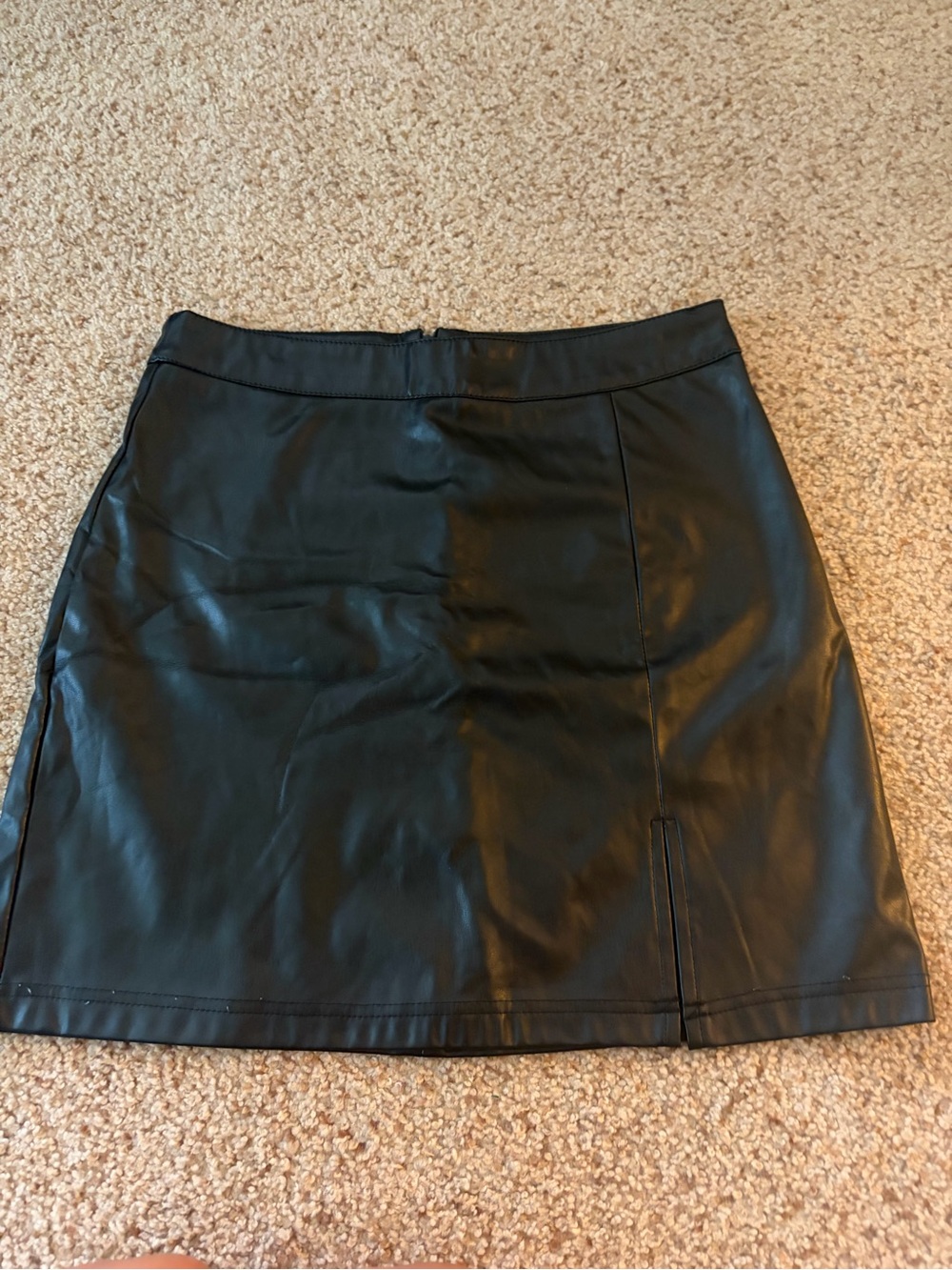 SHEIN Black Faux Leather Mini Skirt with Front Slit